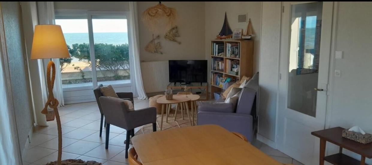 Vue Exceptionnelle En Front De Mer, 8 Personnes Ver-sur-Mer Extérieur photo