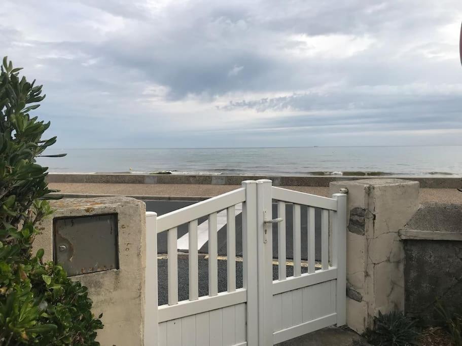 Vue Exceptionnelle En Front De Mer, 8 Personnes Ver-sur-Mer Extérieur photo